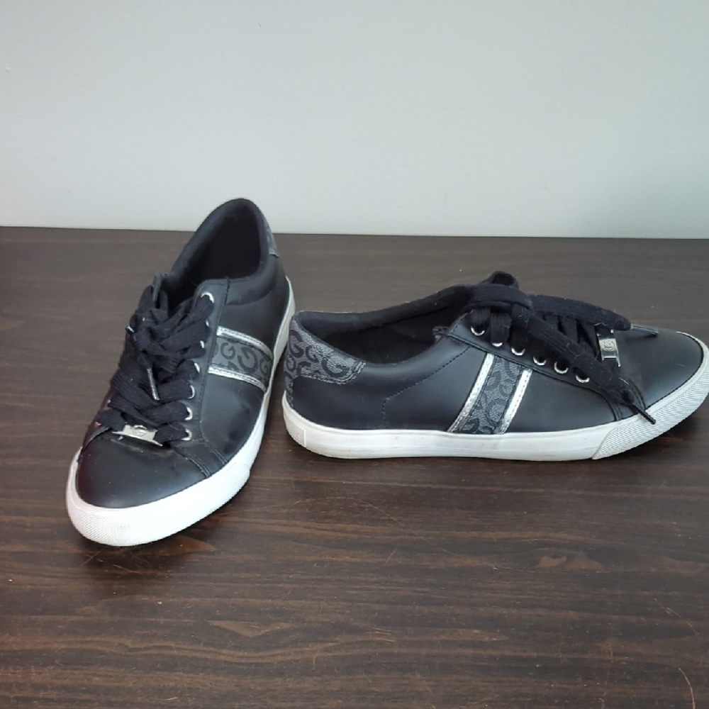 Stylish Black Women's Sneakers